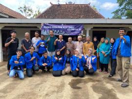 SOSIALISASI PEMBUATAN PUPUK KOMPOS MAHASISWA UMBY DI PADUKUHAN CLOROT